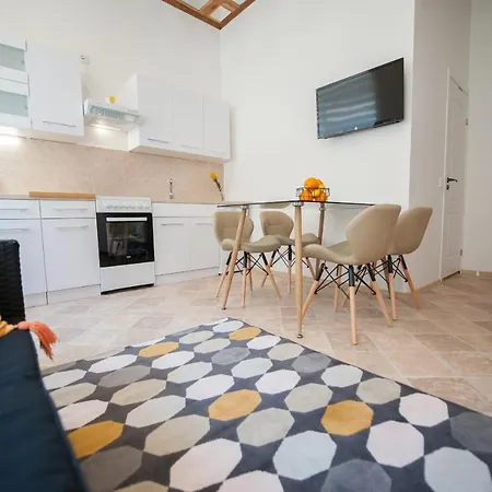 Romantic New 2 Bedroom Location Lejlighed *