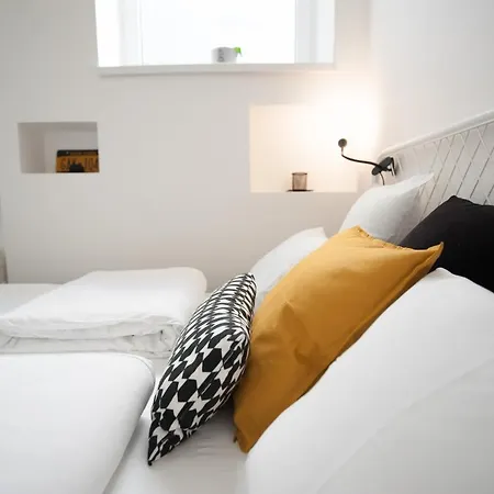 Апартаменты Romantic New 2 Bedroom Location