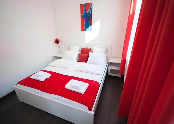 Romantic New 2 Bedroom Location