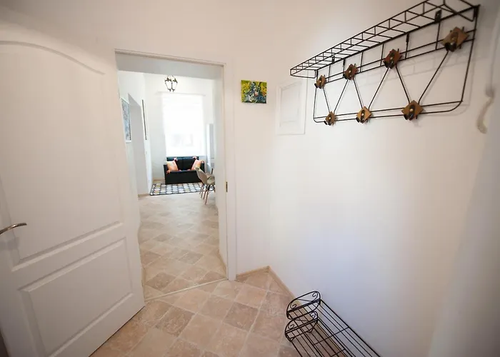 Romantic New 2 Bedroom Location Lejlighed