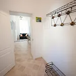 Romantic New 2 Bedroom Location Apartment