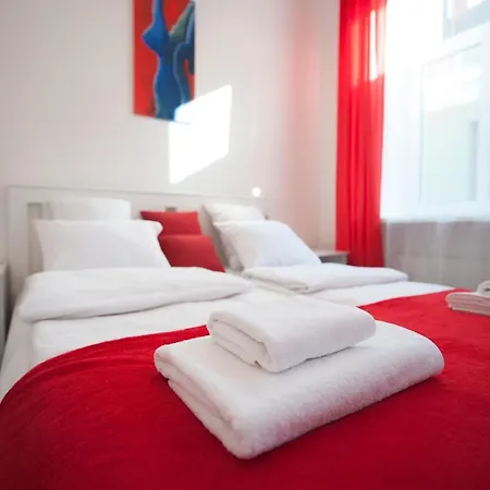 Romantic New 2 Bedroom Location Apartment