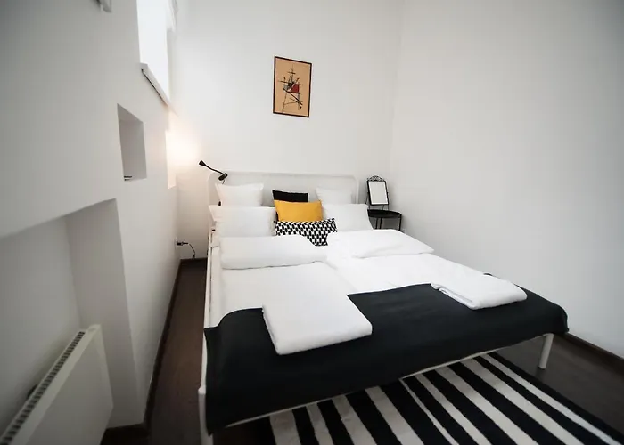 Apartment Romantic New 2 Bedroom Location *