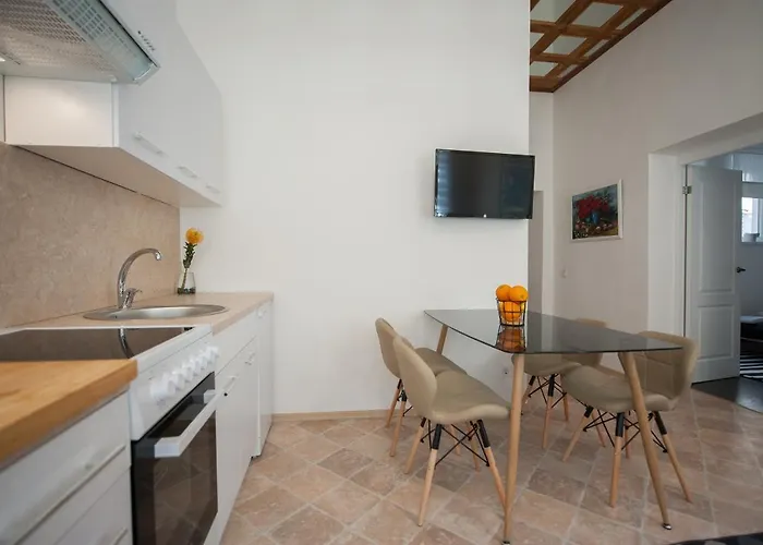 Romantic New 2 Bedroom Location *